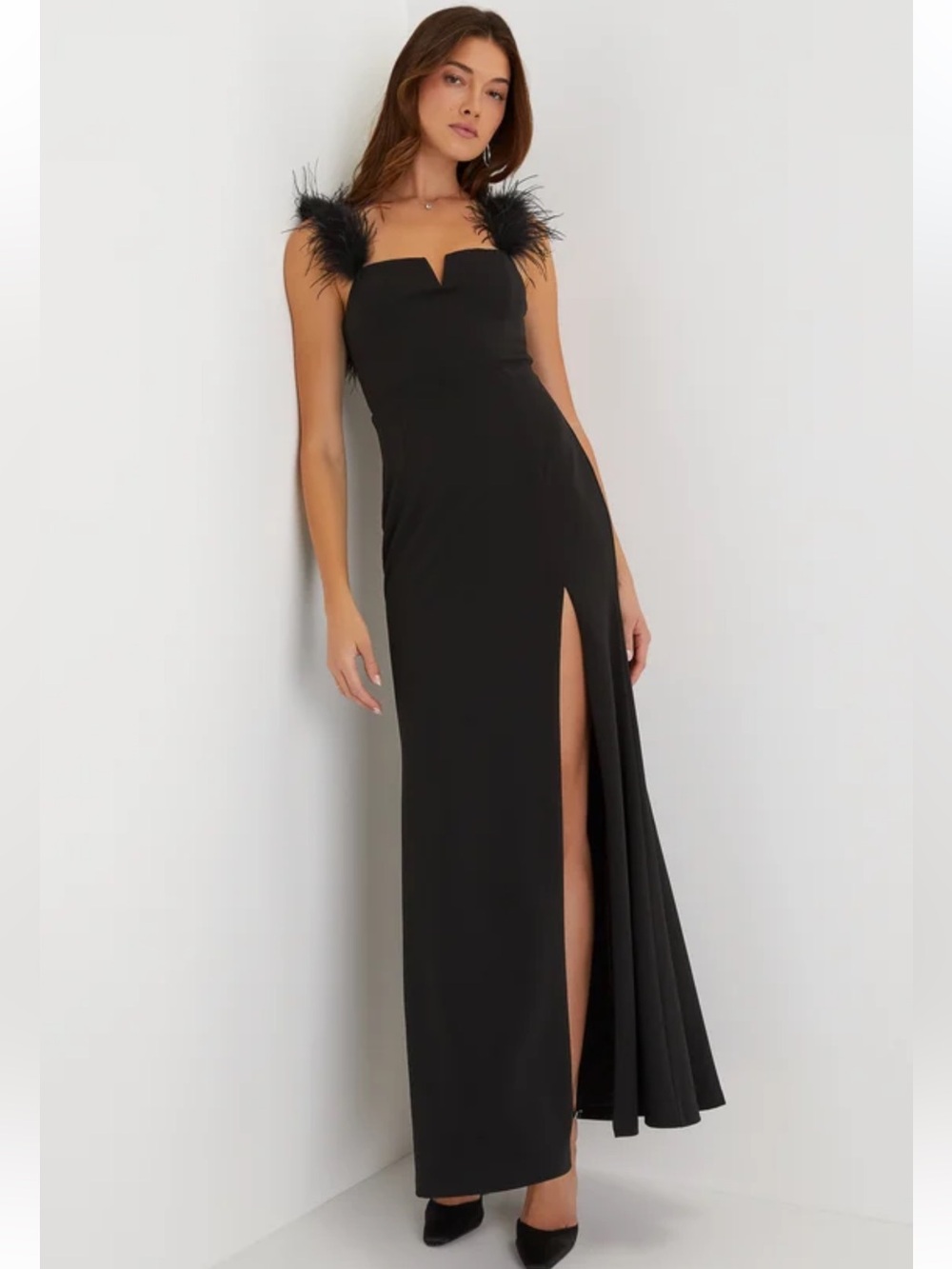 Lulu's Glamorous Black Feather Strap
Maxi Dress